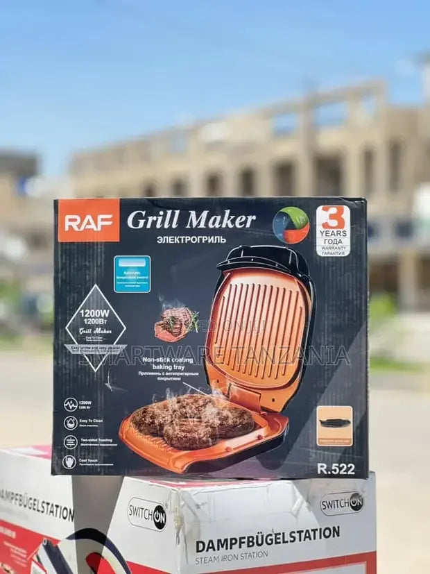 Grill électrique pour sandwichs avec surface antiadhésive.