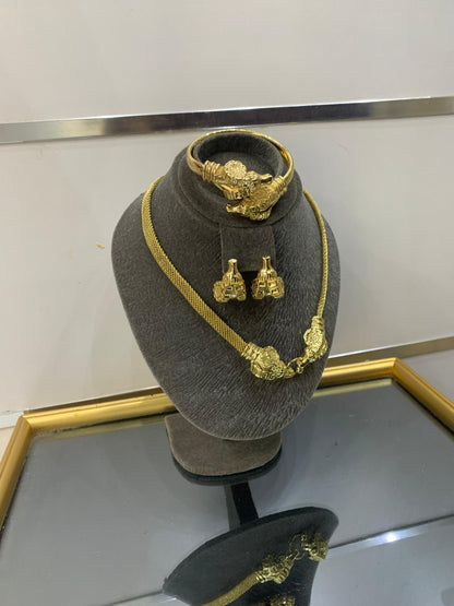 Ensemble Collier & Boucles d’Oreilles Dorés – Design Cercles Élégants