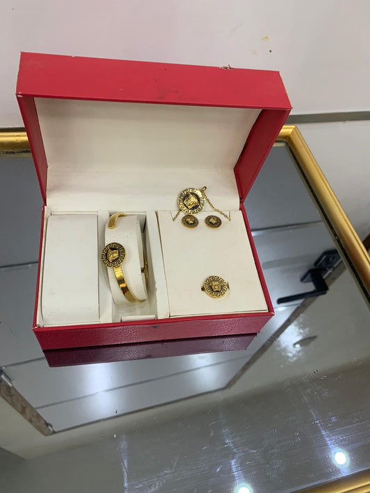 Coffret Bijoux Prestige – Motif Médaillon Grec (4 pièces)