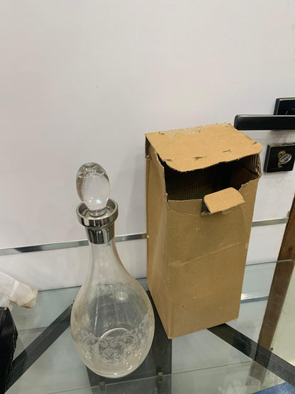 Carafe en Verre Gravé avec Bouchon – Style Classique