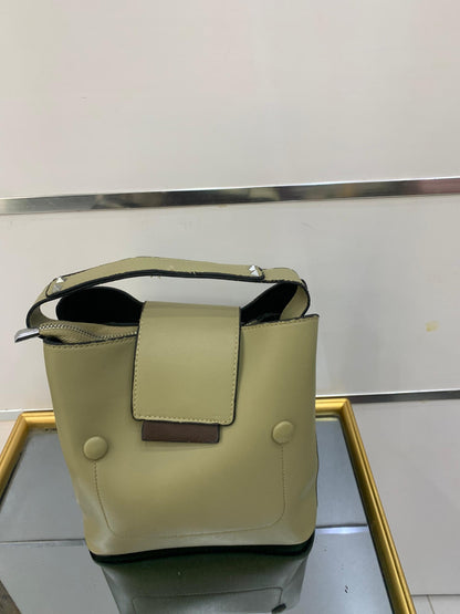 Sac à Main Élégant – Modèle Boucle Minimaliste