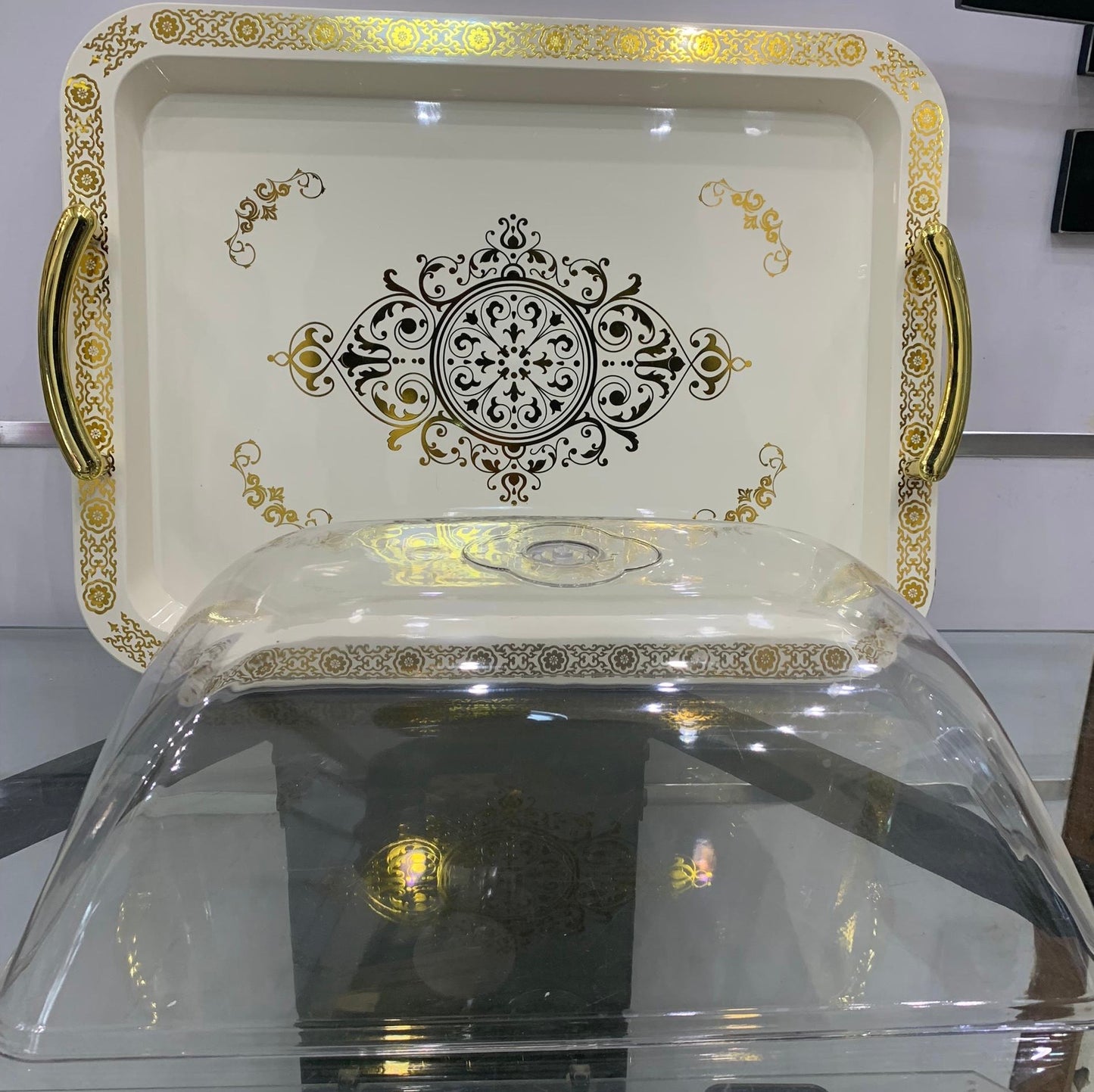 Plateau de Service Doré avec Cloche Transparente