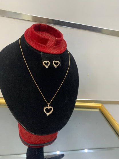 Ensemble Collier & Boucles d’Oreilles Dorés – Élégance Intemporelle