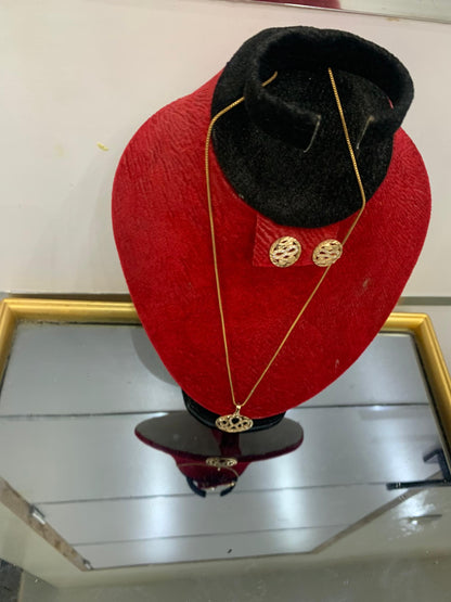 Ensemble Collier & Boucles d’Oreilles Dorés – Élégance Intemporelle