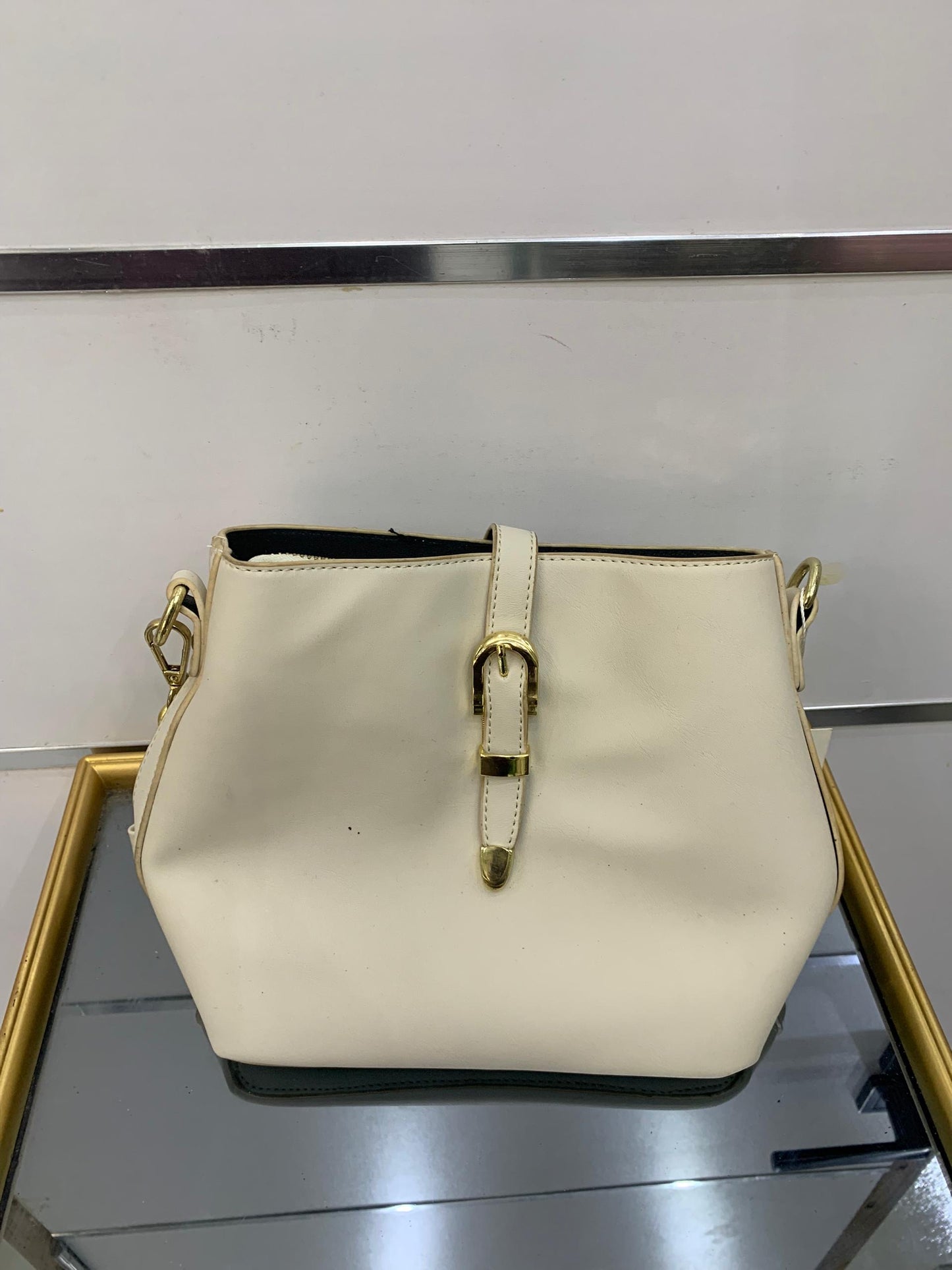 Sac à Bandoulière Élégant – Boucle Dorée & Chaîne Luxe