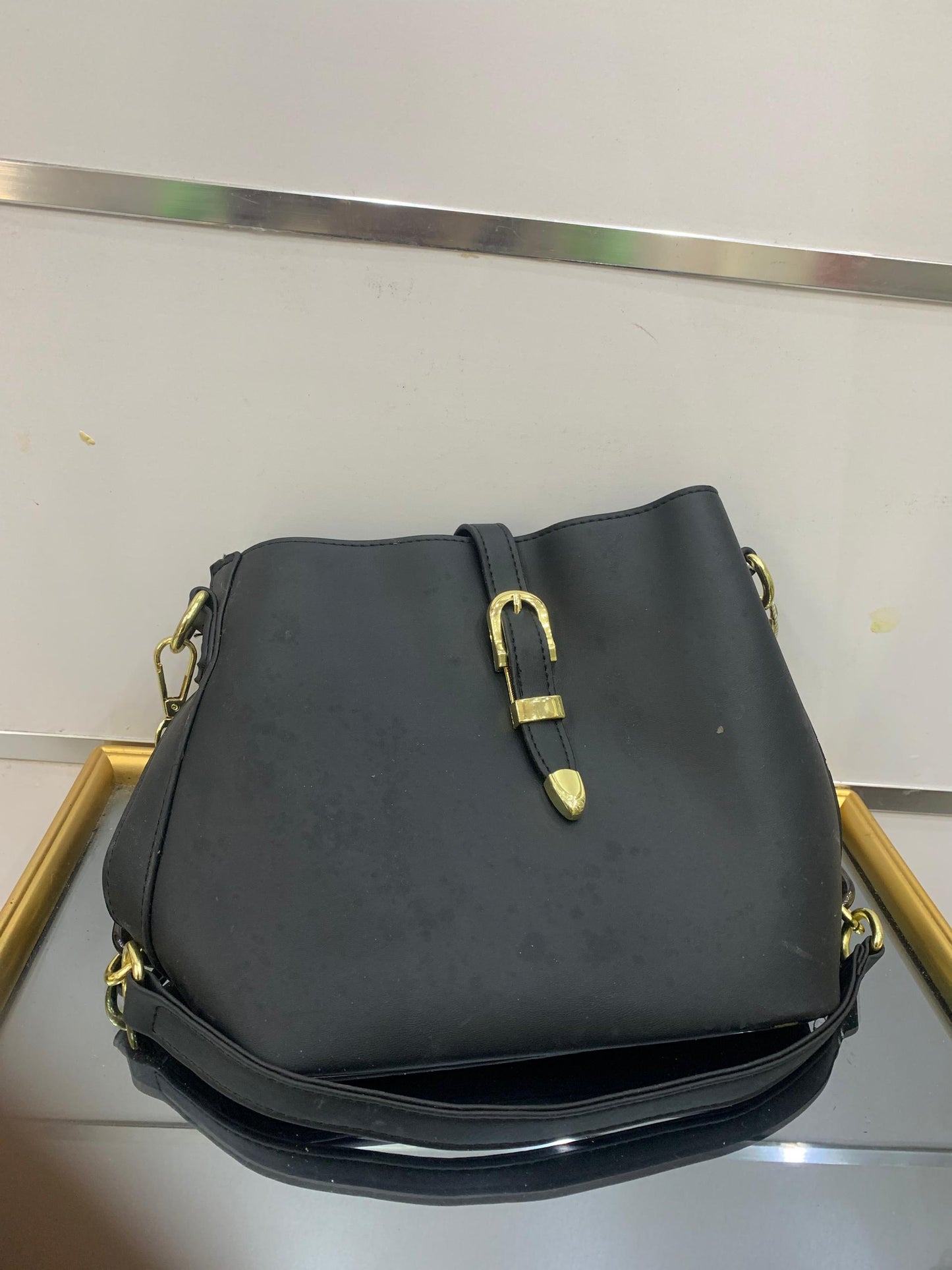 Sac à Bandoulière Élégant – Boucle Dorée & Chaîne Luxe