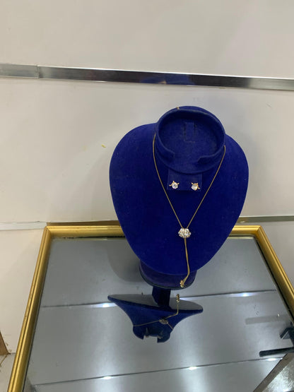 Ensemble Collier & Boucles d’Oreilles Dorés – Élégance Intemporelle