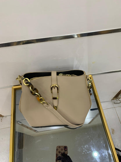 Sac à Bandoulière Élégant – Boucle Dorée & Chaîne Luxe