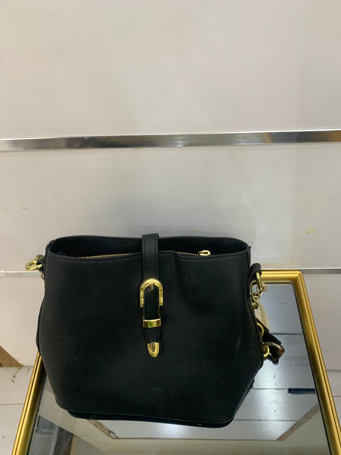 Sac à Bandoulière Élégant – Boucle Dorée & Chaîne Luxe