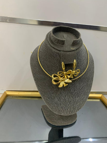 Ensemble Collier & Boucles d’Oreilles Dorés – Élégance Intemporelle